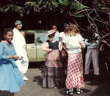 Carnaval  1984.jpg - Carnaval à l'école du Poste en 1984